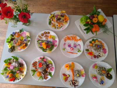 } |
| {{ :calendrier:nos_assiettes_decorees_124104_rd.jpg?nolink |